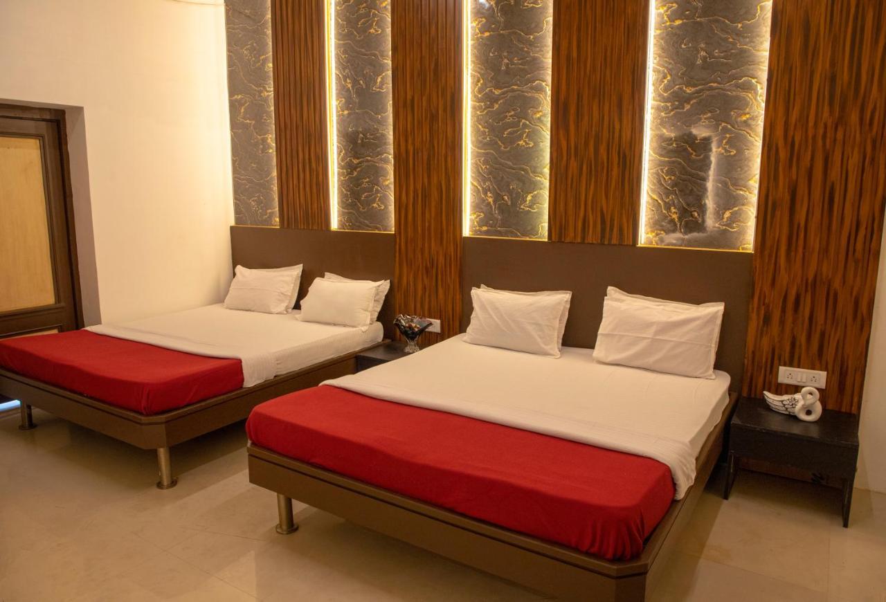 Empire Royale Hotel Мумбаи Экстерьер фото